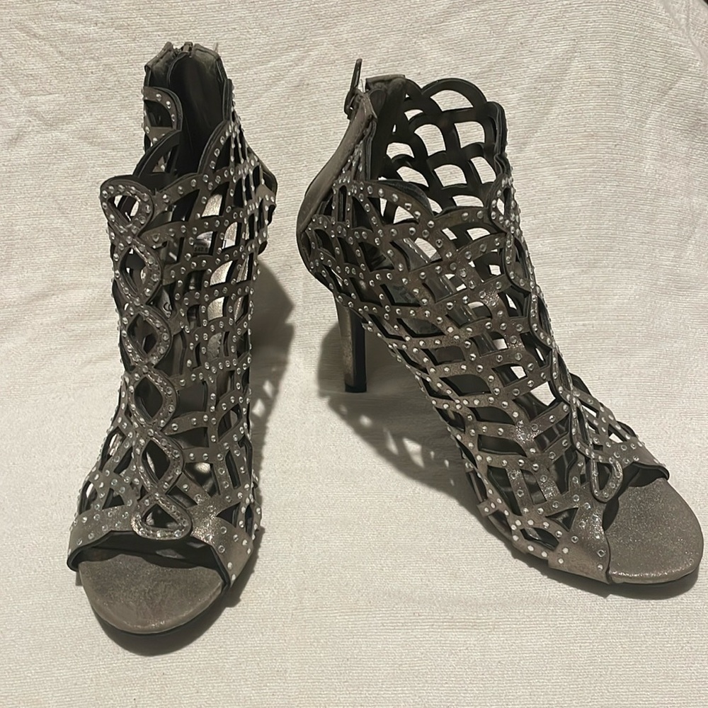 Used once; size 8.5